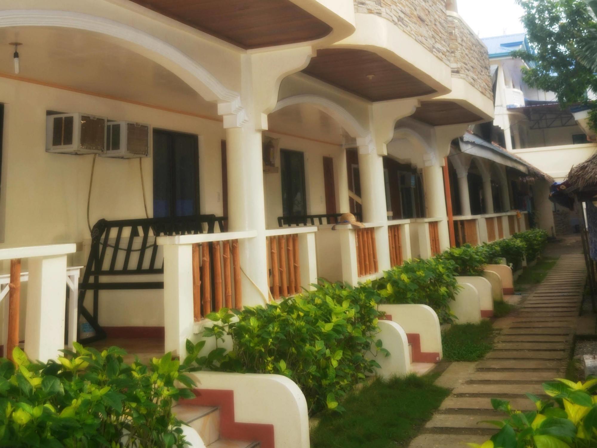 Alliyah'S Beach Resort Balabag  外观 照片